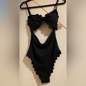 Cupshe bathing suit Size L. BRAND NEW WITH TAGS